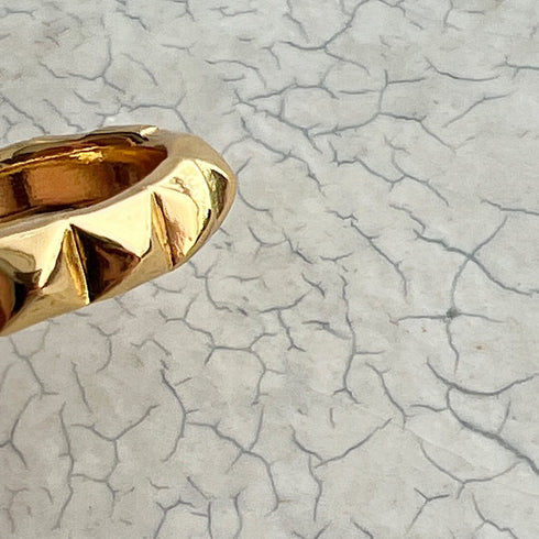 pyramid studs ring